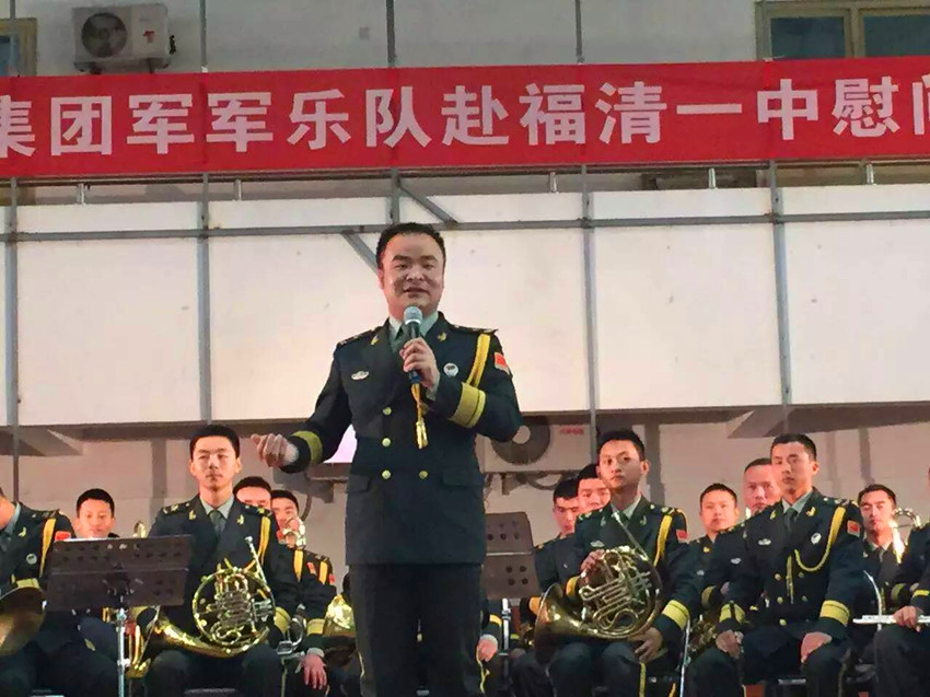 陆军第31集团军军乐队赴福清一中慰问展演