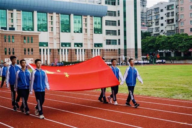 以运动促进全面发展 用拼搏展现青春风采——福清一中第56届田径运动