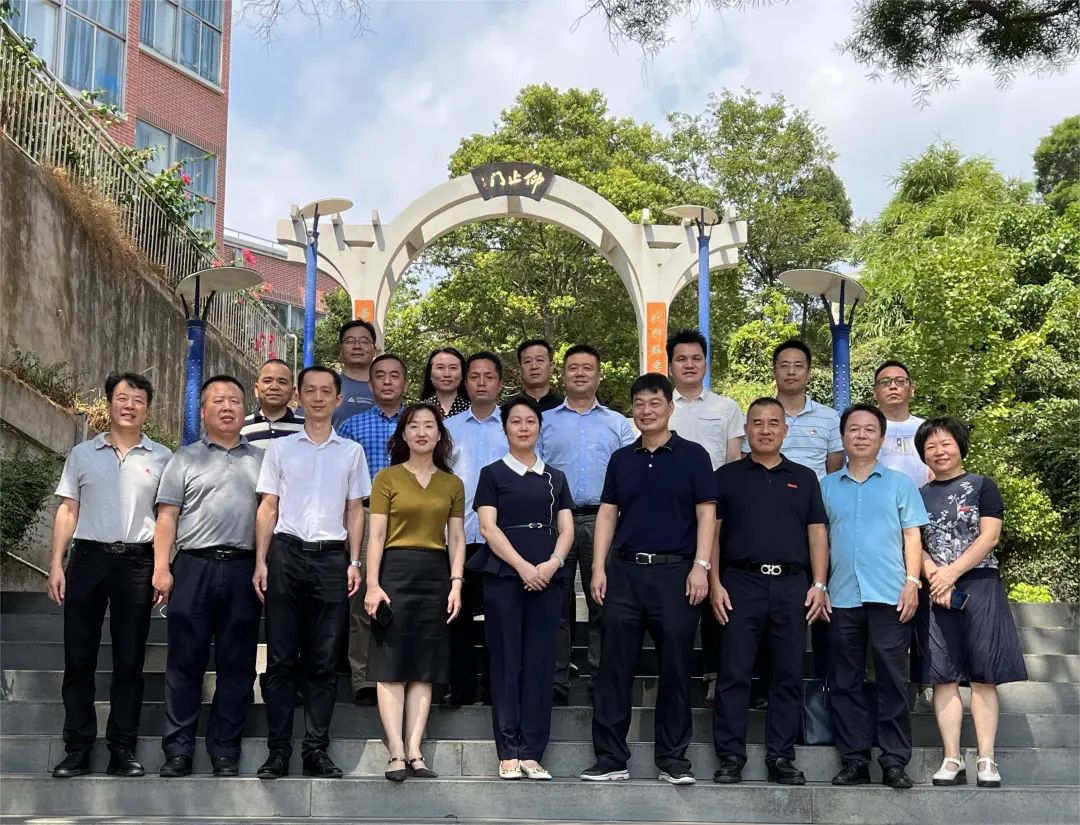 罗源县教育局局长一行到福清一中交流调研